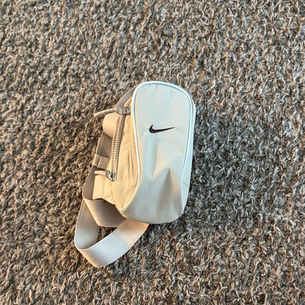 Nike White Belt Bag Sleek and Versatile